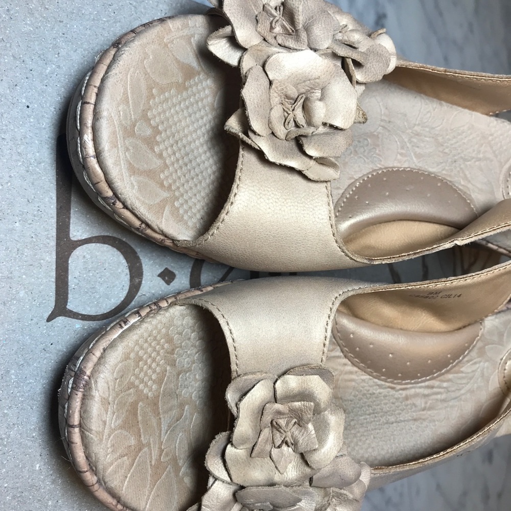 b.o.c. tan/gold open-toe wedge sandal - Picture 3 of 8